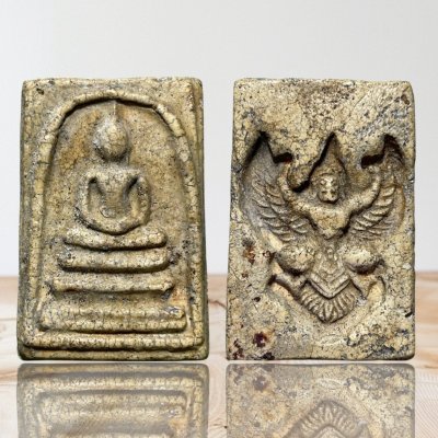 พระสมเด็จวัดระฆังพิมพ์ใหญ่หลังครุฑ