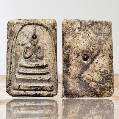 พระสมเด็จวัดระฆังพิมพ์พระปิดตาฝังเม็ดแร่