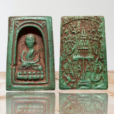 พระสมเด็จวัดระฆังพิมพ์หลวงปู่ทวด หลังตราฉัตรร.4 สนิมแร่เหล็กไหล