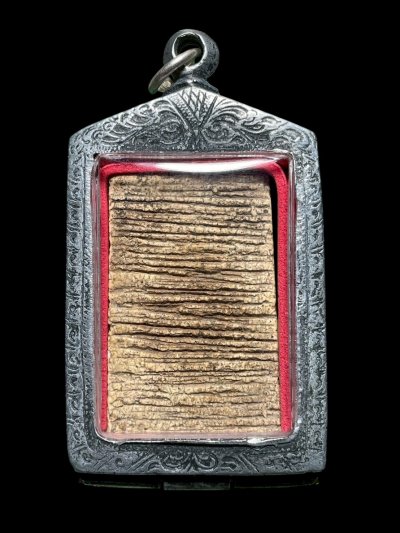 พระสมเด็จวัดระฆังพิมพ์ใหญ่ หลังลายกระดาน พร้อมกรอบขึ้นคอ