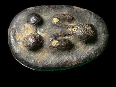 พระปิดตาหลวงพ่อไข่ เนื้อผงคลุกรัก จุ่มรักหนา ฝังตะกรุดทองคำ 3 ดอก วัดเชิงเลน กรุงเทพมหานคร