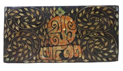 เนื้อหินหยกเขียวมรกต  ฐานประดับลายมุก จปร 2411 ขนาดหน้าตัก 9 นิ้ว