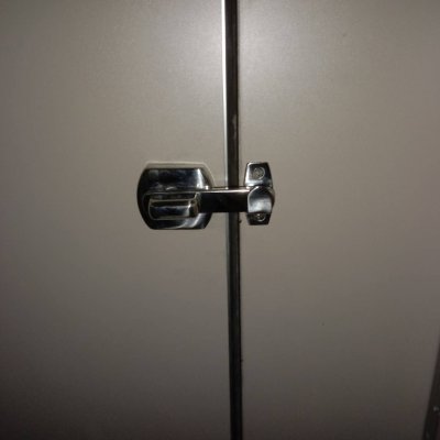 Door latch for use in the bathroom (The toilet)(copy)