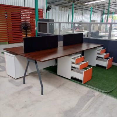 โต๊ะทำงานกลุ่ม 4 ที่นั่ง