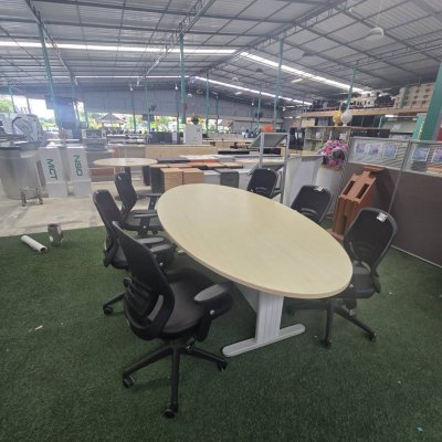โต๊ะประชุมทรงวงรี
