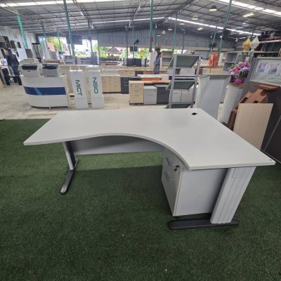 โต๊ะทำงานผู้บริหารทรง L (สีเทาอ่อน)