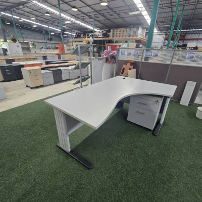 โต๊ะทำงานผู้บริหารทรง L (สีเทาอ่อน)