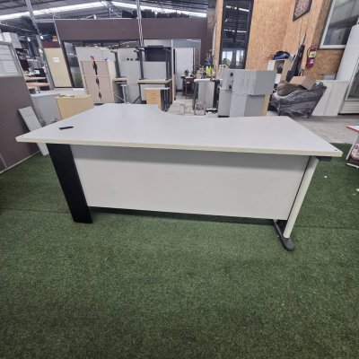 โต๊ะทำงานผู้บริหารทรง L (สีเทาอ่อน)