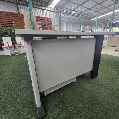 โต๊ะทำงานผู้บริหารทรง L (สีเทาอ่อน)