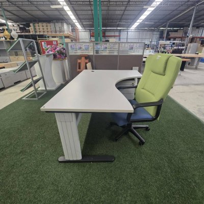 โต๊ะทำงานผู้บริหารทรง L (สีเทาอ่อน)