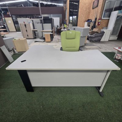 โต๊ะทำงานผู้บริหารทรง L (สีเทาอ่อน)