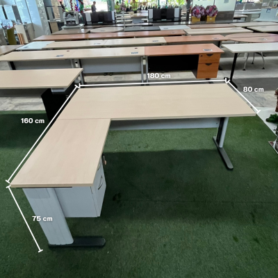 โต๊ะทำงานผู้บริหารทรง L (สีครีม)