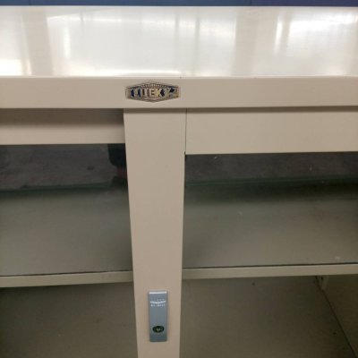 ตู้เหล็กบานเลื่อนกระจก