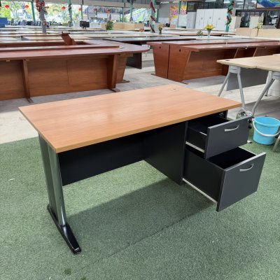 โต๊ะทำงานมีลิ้นชัก