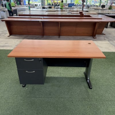 โต๊ะทำงานมีลิ้นชัก
