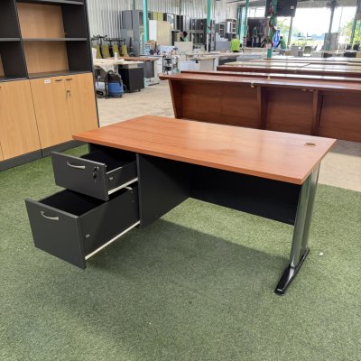 โต๊ะทำงานมีลิ้นชัก