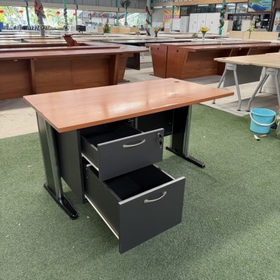 โต๊ะทำงานมีลิ้นชัก