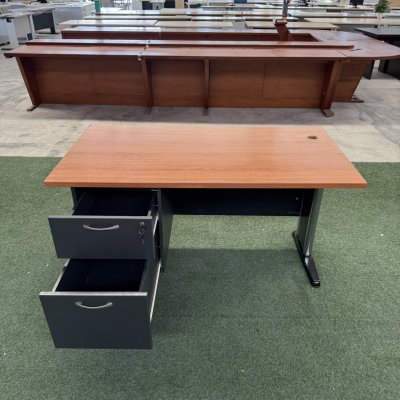 โต๊ะทำงานมีลิ้นชัก