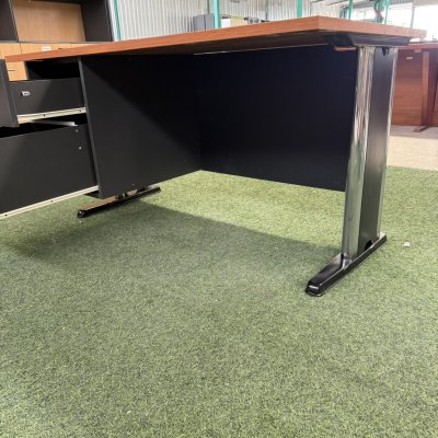 โต๊ะทำงานมีลิ้นชัก