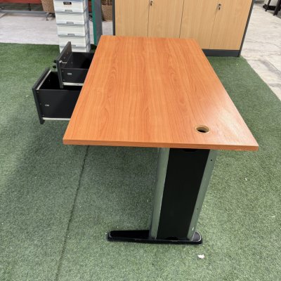 โต๊ะทำงานมีลิ้นชัก