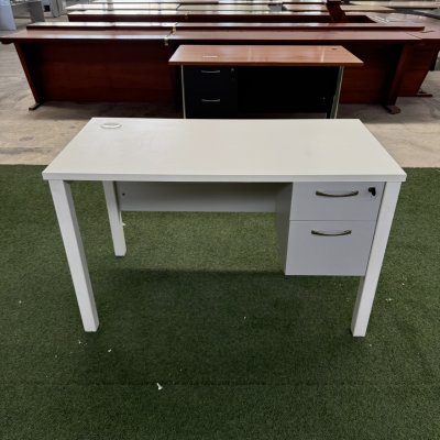 โต๊ะทำงานมีลิ้นชัก