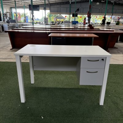 โต๊ะทำงานมีลิ้นชัก