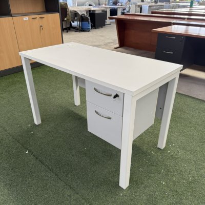 โต๊ะทำงานมีลิ้นชัก