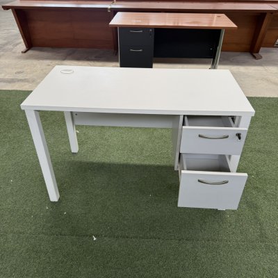 โต๊ะทำงานมีลิ้นชัก