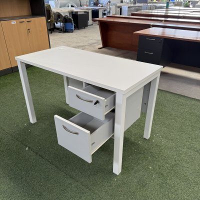 โต๊ะทำงานมีลิ้นชัก