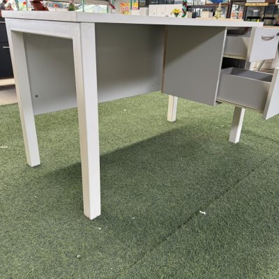 โต๊ะทำงานมีลิ้นชัก