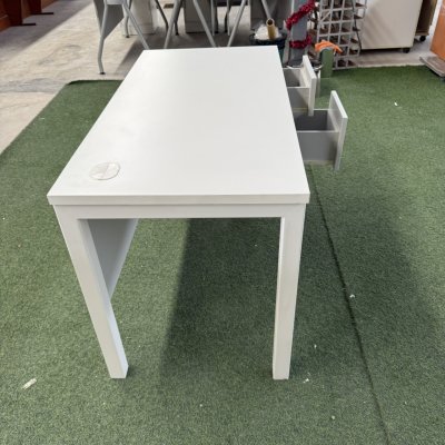 โต๊ะทำงานมีลิ้นชัก