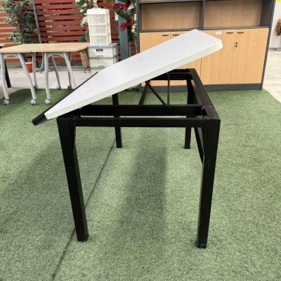 โต๊ะเขียนแบบ