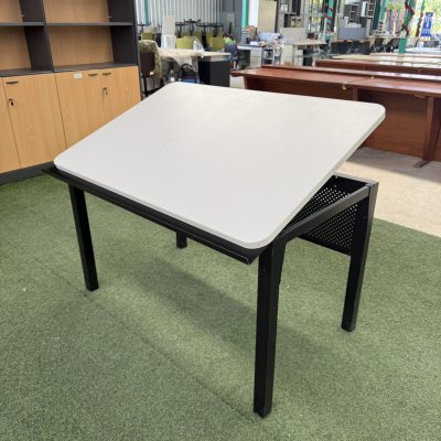 โต๊ะเขียนแบบ