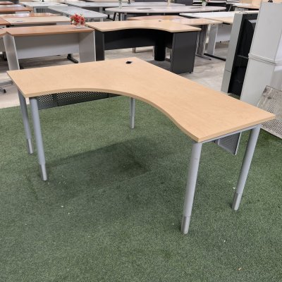 โต๊ะทำงานทรง L