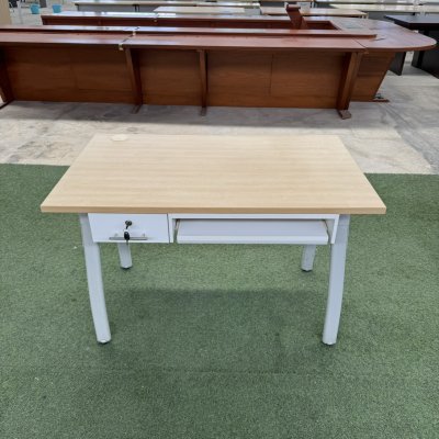 โต๊ะทำงานมีลิ้นชัก