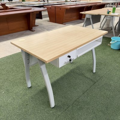 โต๊ะทำงานมีลิ้นชัก