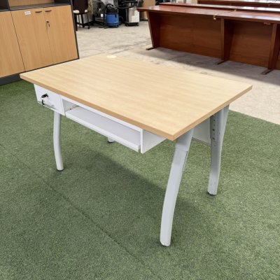 โต๊ะทำงานมีลิ้นชัก