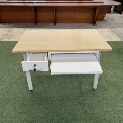 โต๊ะทำงานมีลิ้นชัก