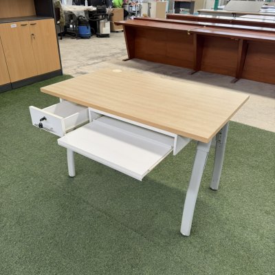 โต๊ะทำงานมีลิ้นชัก