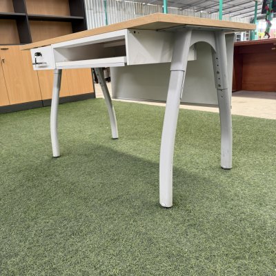 โต๊ะทำงานมีลิ้นชัก