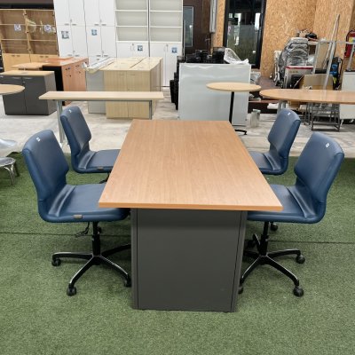 โต๊ะประชุม 4 ที่นั่ง