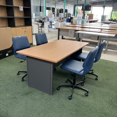 โต๊ะประชุม 4 ที่นั่ง