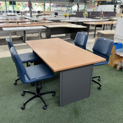 โต๊ะประชุม 4 ที่นั่ง