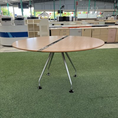 โต๊ะประชุมทรงกลม 5-6 ที่นั่ง