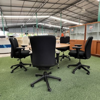 โต๊ะประชุมทรงกลม 5-6 ที่นั่ง