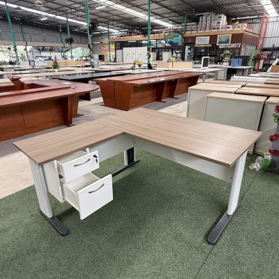 โต๊ะทำงานทรง L