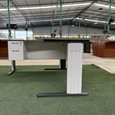 โต๊ะทำงานทรง L