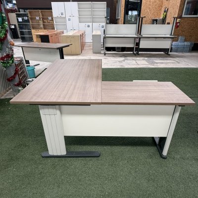 โต๊ะทำงานทรง L