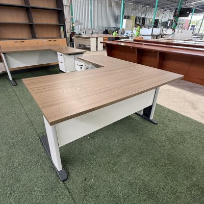 โต๊ะทำงานทรง L