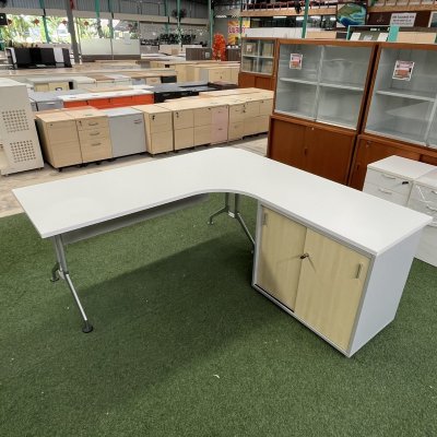 โต๊ะผู้บริหารทรง L (สีขาว)